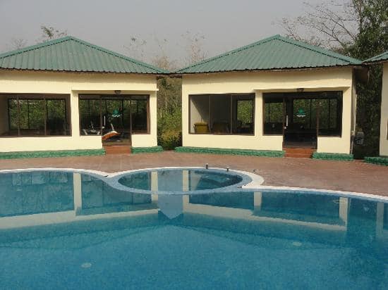 https://imgcld.yatra.com/ytimages/image/upload/t_hotel_yatra_details_desktop/v1443695881/Domestic Hotels/Hotels_Seoni/The Riverwood Forest Retreats/Swiming_pool.jpg